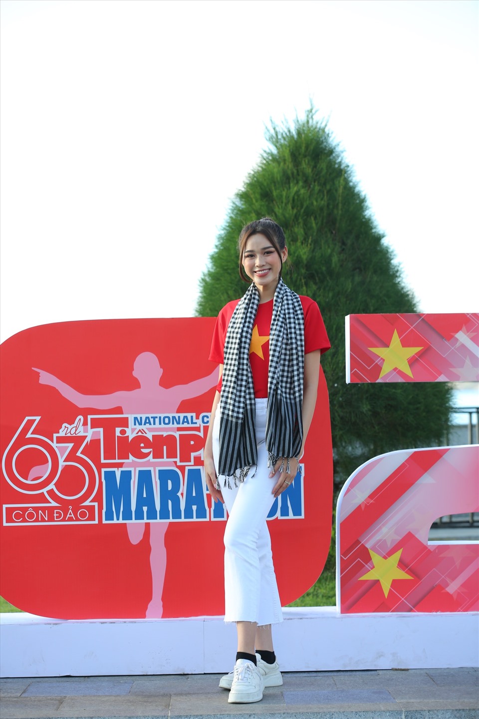 Đỗ Thị Hà đồng hành cùng Tiền Phong Marathon 2022. Ảnh: Như Ý