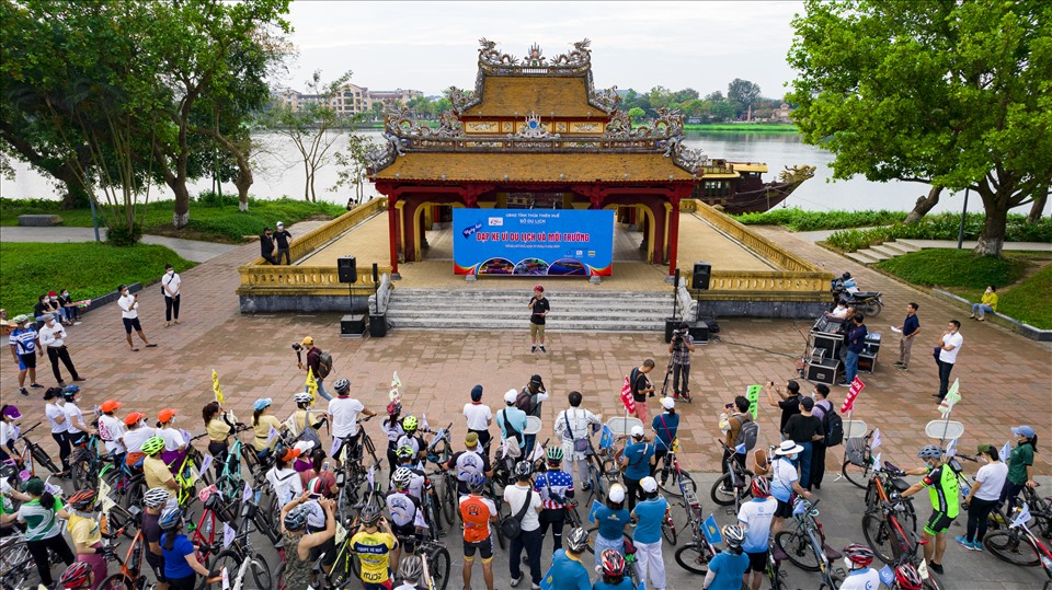 Ngày 26.3, Sở Du lịch tỉnh Thừa Thiên - Huế chủ trì, phối hợp với các đơn vị tổ chức “Ngày hội đạp xe vì du lịch và môi trường“.