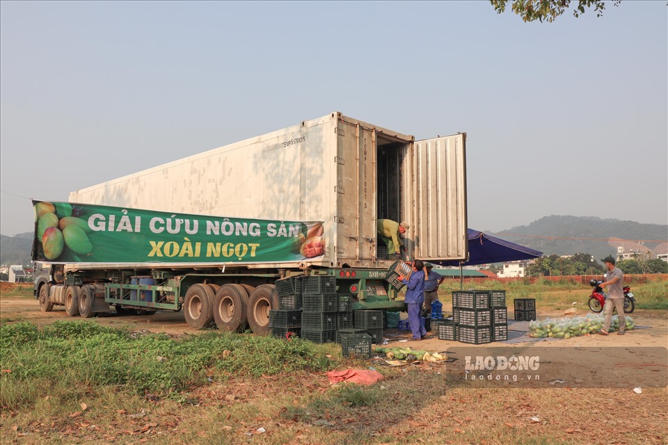 Hơn một tháng qua, Cửa khẩu Quốc tế đường bộ số II Kim Thành (Lào Cai) không thể xuất nhập khẩu hàng hoá do huyện Hà Khẩu (Trung Quốc), phong toả để xét nghiệm COVID-19. Ảnh: Trần Trọng