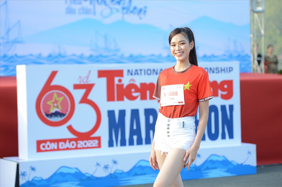 Sang 27.3, giải Tiền Phong Marathon chính thức khởi tranh tại Côn Đảo. Hoa hậu Đỗ Thị Hà