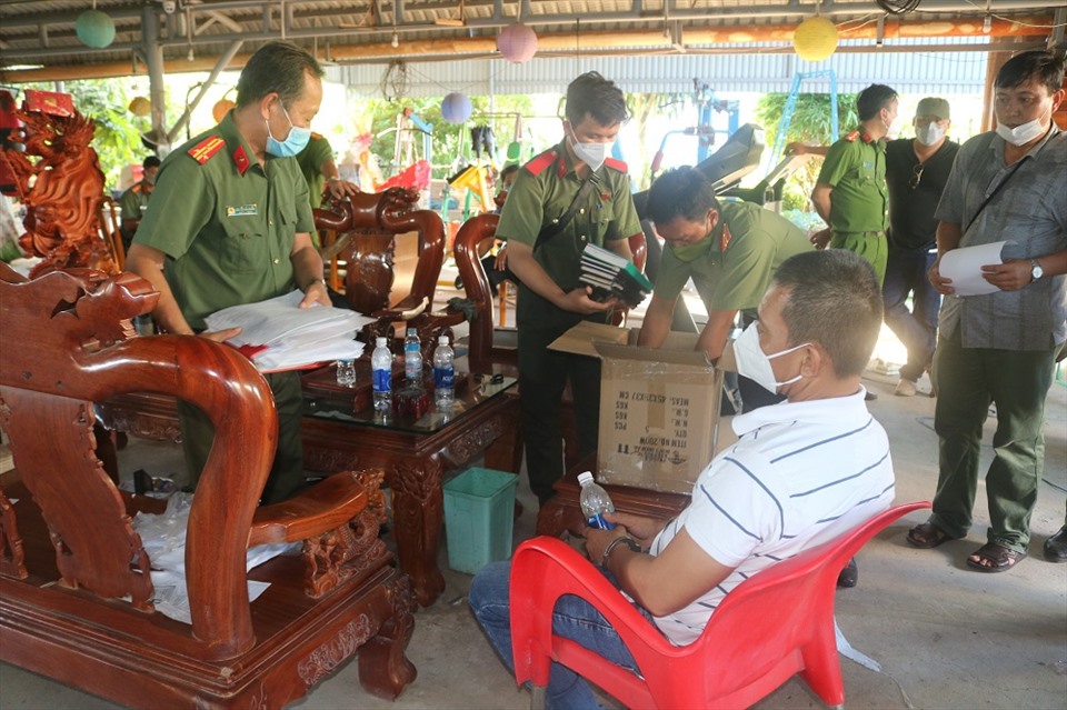 Cơ quan công an khám xét nhà của Nguyễn Thái Hòa.