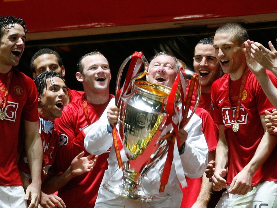 Sir Alex đã thành công trong 27 năm tại Manchester United với 4 thế hệ cầu thủ liên tiếp. Ảnh: UEFA