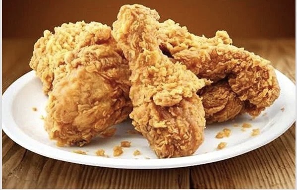 Làm gà rán ngon kiểu KFC tại nhà với 6 bước đơn giản. Ảnh: ST