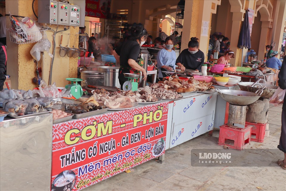 Thắng cố Bắc Hà cùng nhiều món ăn đặc sắc tạo nên nét ẩm thực riêng biệt chỉ có tại đây.