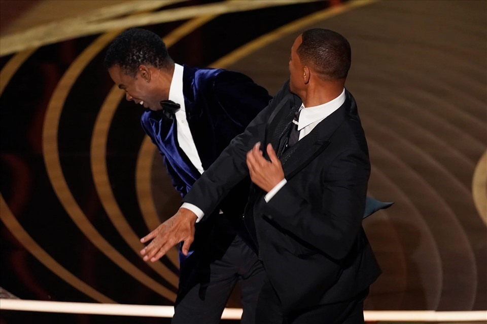 Khoảnh khắc Will Smith tát MC tại Lễ trao giải Oscar lần thứ 94. Ảnh: