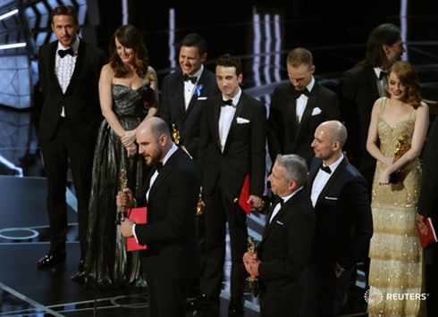 Ê-kíp phim “La la Land” bị công bố nhầm giải thưởng tại Oscar 2017. Ảnh: CMH