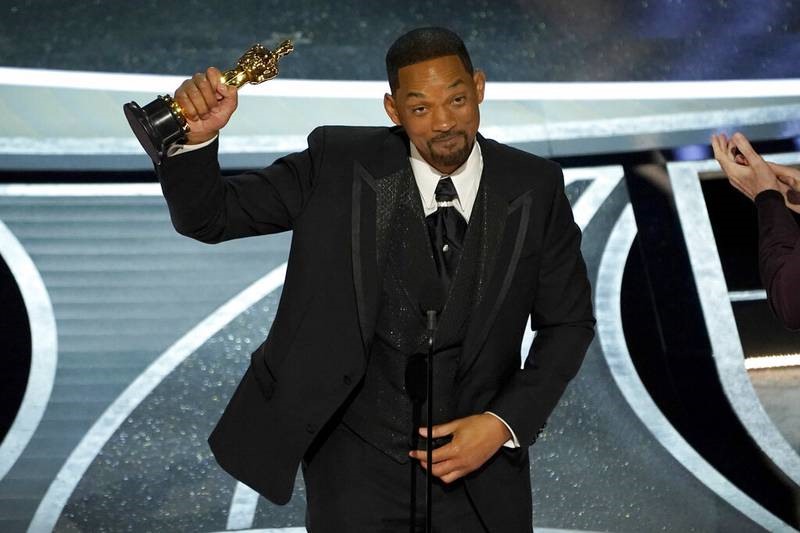 Tài tử Will Smith khóc khi nhận giải “Nam chính xuất sắc” tại Oscar 2022. Ảnh: AP.