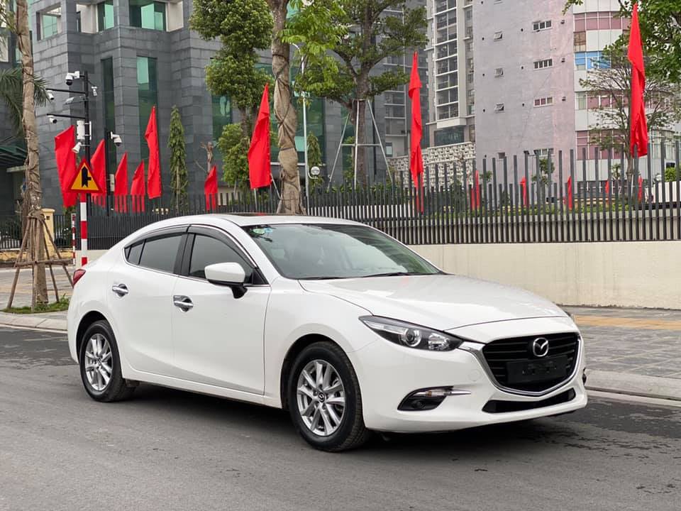 Mazda3 lăn bánh tại Hà Nội. Ảnh: Tiến Vinh