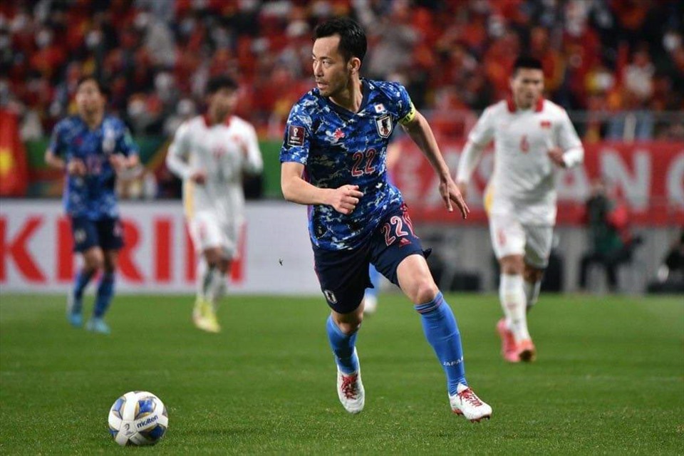 Trung vệ Yoshida ghi bàn cho tuyển Nhật Bản. Ảnh: AFP