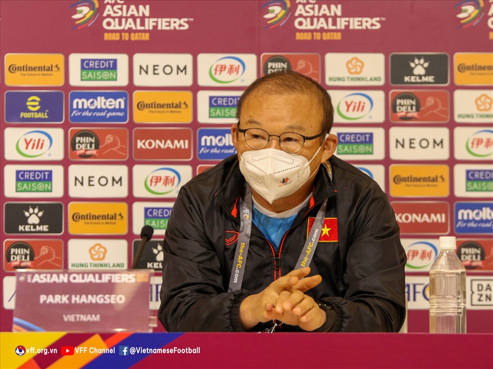 Huấn luyện viên Park Hang-seo chỉ ra nhiều vấn đề của bóng đá Việt Nam. Ảnh: VFF