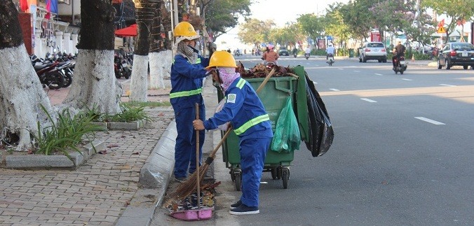 Quà cho ngày 8.3 với nhiều lao động nữ ở Đà Nẵng là ước mong có việc làm bình thường. Ảnh: Tường Minh
