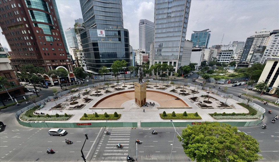 Trước đó,khu vực công viên Mê Linh, tượng đài Trần Hưng Đạo cũng đã được Thành phố đưa vào cải tạo vào đầu cuối năm 2021 và hiện tại đã hoàn thành trên 70%. Dự kiến đưa vào hoạt động vào dịp 30.4 năm nay.