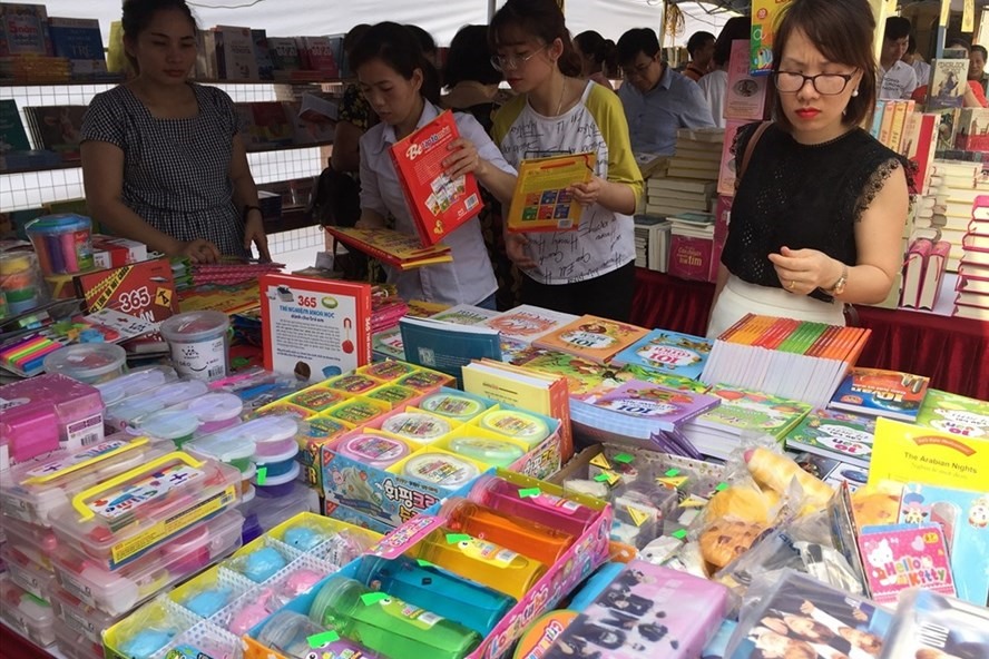 10.000 cuốn sách được trưng bày trong ngày hội sách Hải Phòng năm 2019. Ảnh: Mai Chi