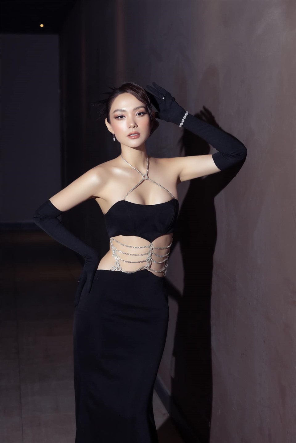 Minh Hằng nhận được nhiều sự ủng hộ khi xác nhận ngồi ghế nóng Miss World Việt Nam 2022. Không chỉ là ca sĩ, cô còn lấn sân và thành công ở lĩnh vực phim ảnh và người mẫu quảng cáo. Cô cũng từng là huấn luyện viên cho cuộc thi tìm kiếm người mẫu. Ảnh: NVCC.
