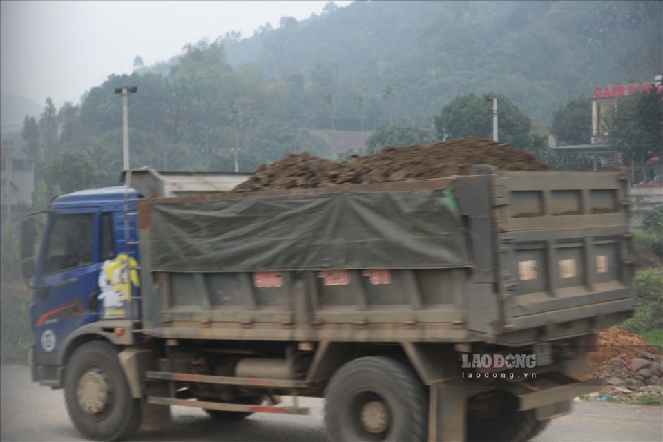 Các phương tiện thường xuyên có dấu hiệu chở quá tải, không che chắn, cơi nới thùng.