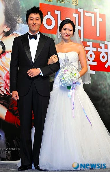 Bóc tem 4 váy cưới cực phẩm của Son Ye Jin và so kè với Hội cô dâu Kbiz