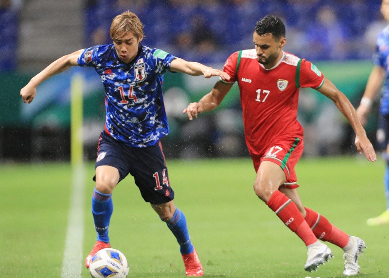 Tuyển Nhật Bản 0-1 Oman: Ở trận đấu ra quân vòng loại World Cup 2022 hôm 2.9.2021, tuyển Nhật Bản đã chịu cú sốc lớn khi thua Oman - đội bóng kém hơn 55 bậc trên hảng xếp hạng. Issam Al-Sabhi là cầu thủ ghi bàn duy nhất cho đội khách sau khi vào sân từ hiệp 2. Ảnh: AFC