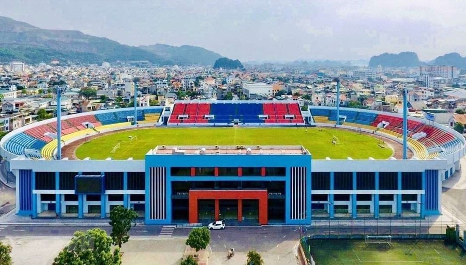 Sân vận động Cẩm Phả mới được đầu tư nâng cấp, cải tạo. Đây từng là sân nhà của CLB bóng đá nam Than Quảng Ninh. Ảnh: CTV