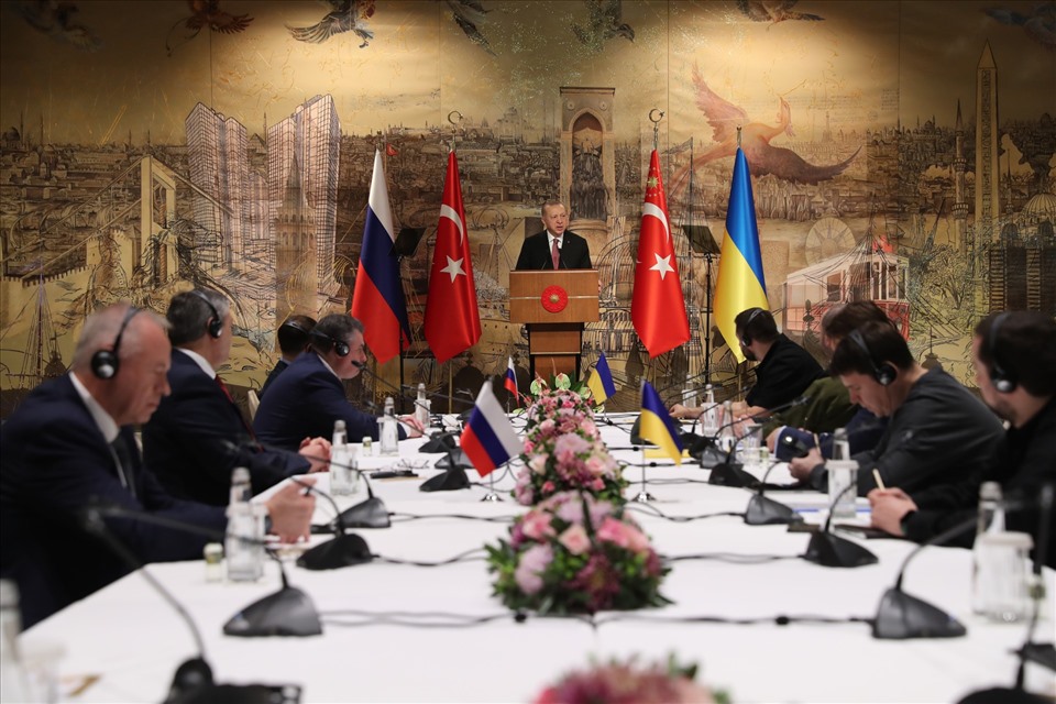 Tổng thống Thổ Nhĩ Kỳ Recep Tayyip Erdogan khai mạc đàm phán Nga-Ukraina tại Istanbul ngày 29.3.2022. Ảnh: AFP