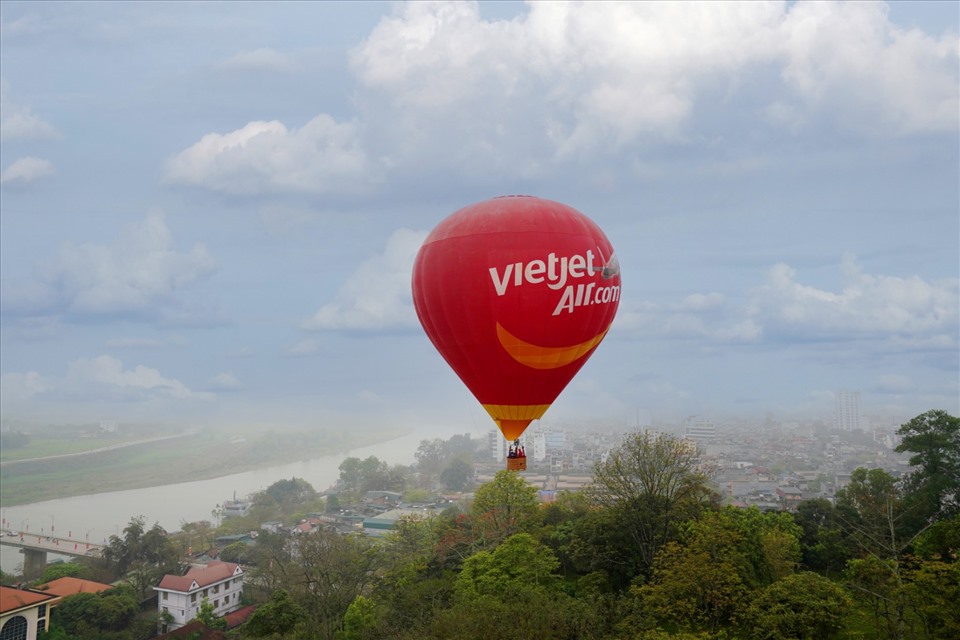 Khinh khí cầu Vietjet xuất hiện nổi bật tại lễ hội khinh khí cầu quốc tế.