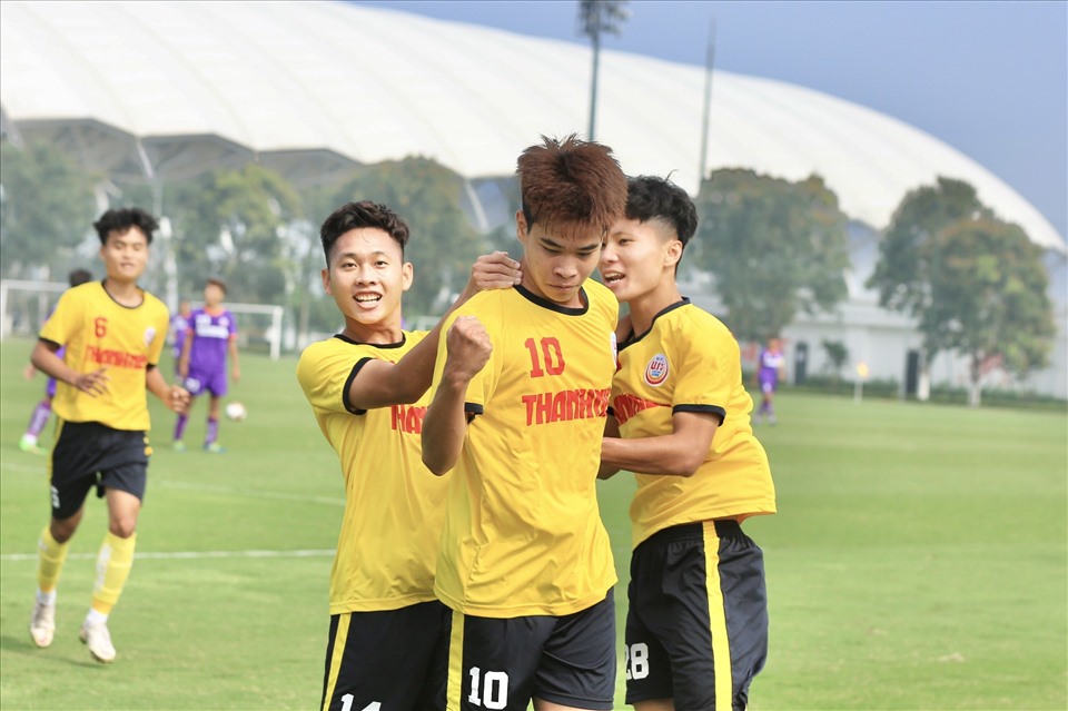 U19 Học viện Nutifood tạo nên trận chung kết sớm của giải khi gặp U19 PVF Hưng Yên ở tứ kết. Ảnh: Phương Thúy