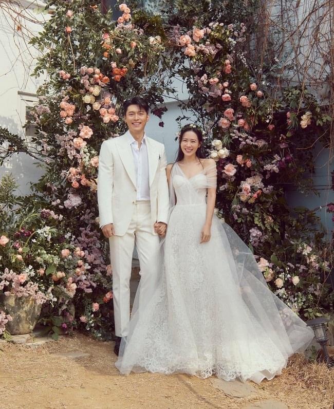 Hình ảnh mới nhất của cặp đôi Son Ye Jin và Hyun Bin tại lễ cưới. Ảnh: K Crush