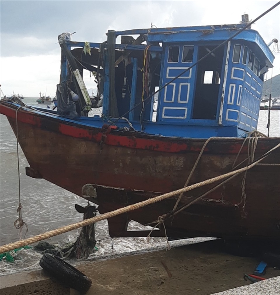 Hiện chính quyền và chủ tàu đã huy động, thuê các xe cẩu đến để cẩu kéo các tàu này lên bờ tránh hư hỏng hoàn toàn. Thiệt hại do các vụ chìm tàu xảy ra vẫn chưa thể thông kê.