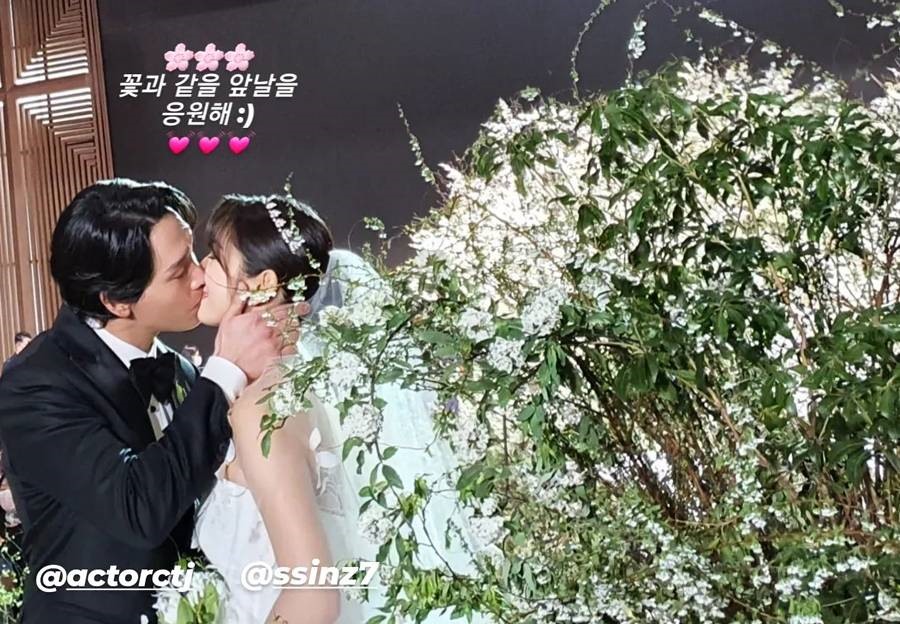 Park Shin Hye hạnh phúc bên Choi Tae Joon trong ngày cưới. Ảnh: Instagram.