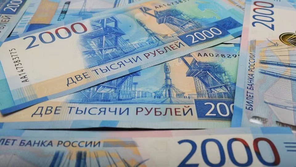 Đồng rúp Nga tăng giá kể từ sau quyết định của Tổng thống Putin. Ảnh: VCG