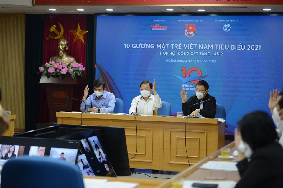 Cuộc họp của Hội đồng xét tặng Giải thưởng Gương mặt trẻ Việt Nam tiêu biểu năm 2021. Ảnh: PV