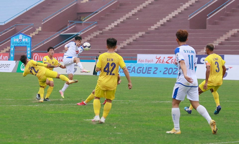 Câu lạc bộ Đắk Lắk của thủ thành Y Êli Niê cầm hòa Phú Thọ tỉ số 1-1 ở trận mở màn giải hạng Nhất quốc gia 2022. Ảnh: VPF