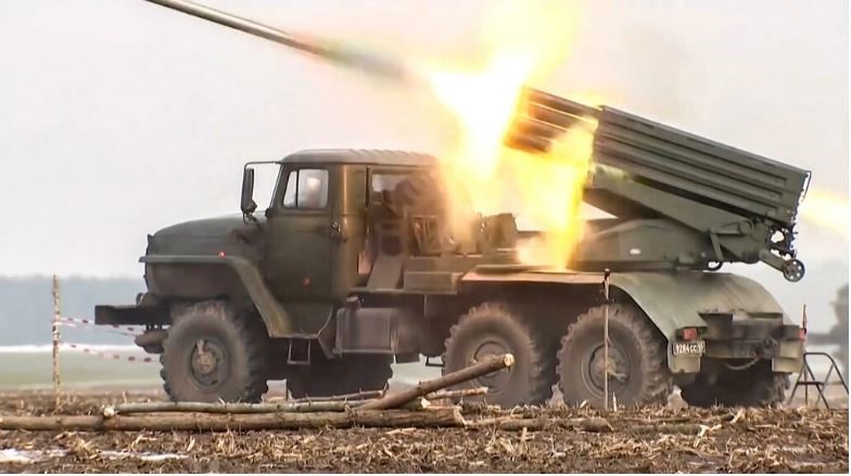 Với vũ khí vượt trội, sức mạnh không quân và pháo kích, các nhà phân tích quốc phòng phương Tây nhận định quân đội Nga sẽ tiếp tục tiến công ở Ukraina. Ảnh: AFP