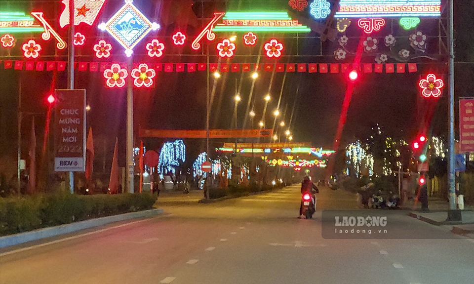 Trên đường phố Võ Nguyên Giáp,vào lúc 19h15' chúng tôi dừng đèn đỏ 30” quan sát nhưng chỉ có duy nhất 1 chiếc xe.
