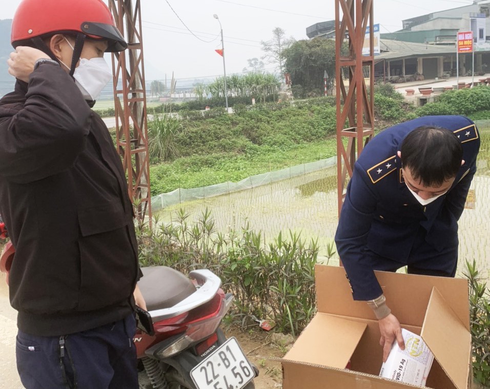 Ngày 25.2, Cục Quản lý thị trường Tuyên Quang đã thu giữ 1.000 bộ kit test nhanh xuất sứ từ Trung Quốc có dấu hiệu nhập lậu. Ảnh: Cục QLTT Tuyên Quang.