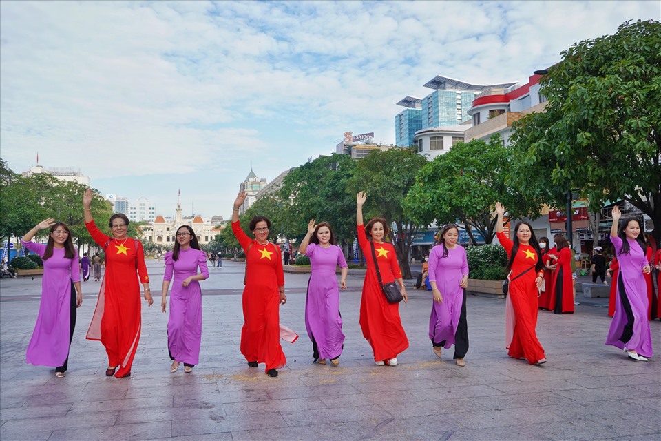 Với chủ đề “Tôi yêu Áo dài Việt Nam”, Lễ hội Áo dài Thành phố Hồ Chí Minh 2022 mong muốn truyền cảm hứng về các giá trị nhân văn, tạo sự lan tỏa về tình yêu đối với Áo dài - trang phục truyền thống độc đáo trong đời sống của người dân Việt Nam