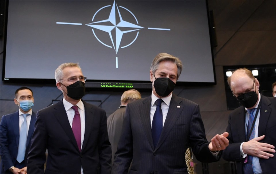 Ngoại trưởng Mỹ Antony Blinken và Tổng thư ký NATO Jens Stoltenberg dự cuộc họp  Bộ trưởng Ngoại giao NATO ở Brussels, Bỉ, ngày 4.3.2022. Ảnh: NATO
