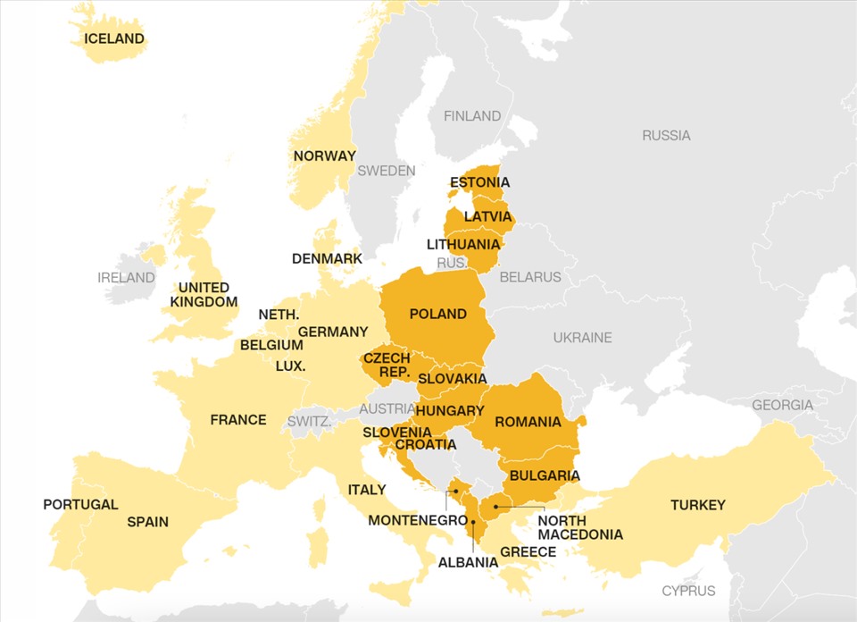 Các nước EU là thành viên NATO: Màu vàng nhạt là các nước gia nhập NATO trước 1991, màu vàng đậm là sau 1991. Ảnh: CNN