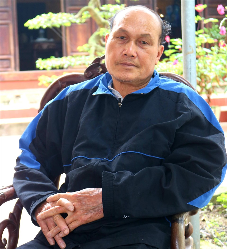 Ông Phạm Đình Niết (70 tuổi, em trai ruột Trung tướng Phạm Tuân) là người sinh sống hàng ngày, chăm lo hương khói và giữ gìn ngôi nhà, mảnh đất cha sinh mẹ đẻ. Ảnh: T.D