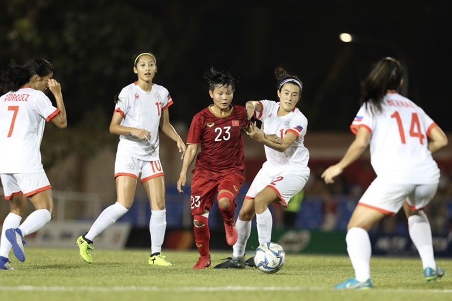 Tuyển nữ Việt Nam từng rất vất vả mới thắng tuyển nữ Philippines 2-0 tại SEA Games 30. Ảnh: VFF