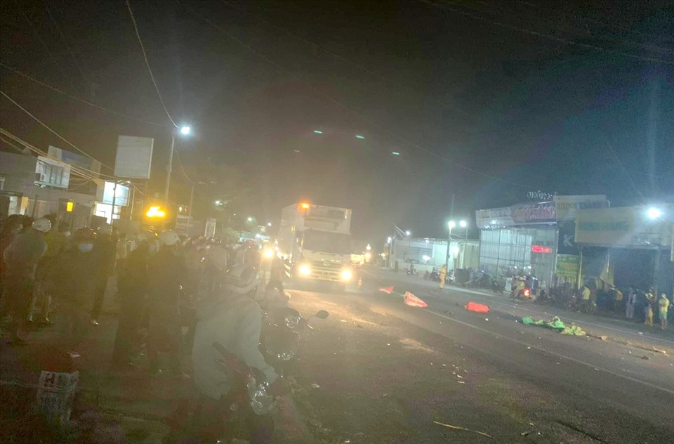 Hiện trường vụ tai nạn giao thông khiến 2 người chết trên Quốc lộ 14 đoạn qua tỉnh Đắk Nông. Ảnh: NDCC