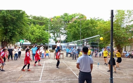 Công đoàn ngành giáo dục An Giang tổ chức Giải bóng chuyền hơi cho nữ đoàn viên  ở các CĐCS trực thuộc trên địa bàn huyện Châu Thành và huyện Châu Phú. Ảnh: CS