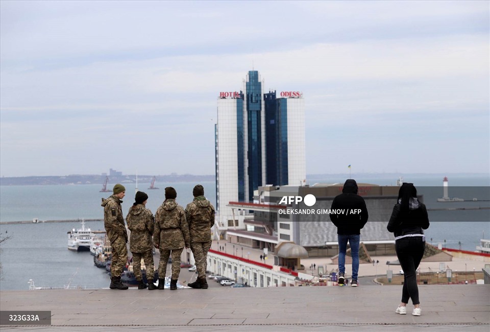 Các học viên quân sự Ukraina đứng trên bờ biển ở Odessa ngày 19.2.2022. Ảnh minh họa. Ảnh: AFP