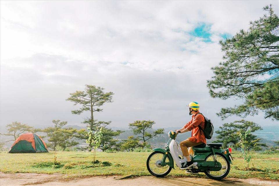 Minh Phụng cho biết, anh đã ấp ủ một chuyến đi dài ở Đà Lạt từ 5 năm trước nhưng đến bây giờ mới có điều kiện để tới đây thư giãn và khám phá “Thành phố ngàn hoa”. Ảnh: Minh Phụng