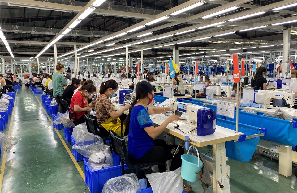 Một xưởng sản xuất mũ cao cấp của Công ty may mặc Weitai, KCN Việt Hưng, Hạ Long. Ảnh: Nguyễn Hùng