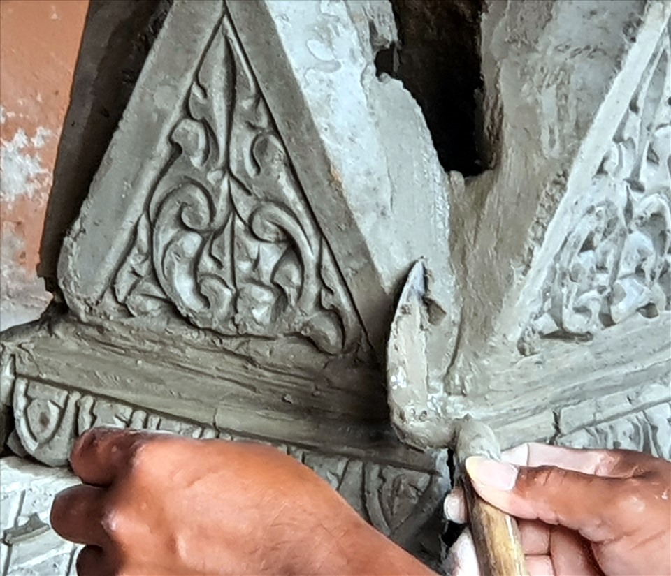 Hầu hết được các nghệ nhân người Khmer nhiều năm kinh nghiệm đảm nhiệm phần kiến trúc.