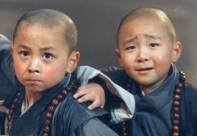 Hác Thiệu Văn (phải) và Thích Tiểu Long (trái) là hai diễn viên nhí nổi tiếng trong bộ phim “Thiếu Lâm tiểu tử” (1994). Ảnh: ST