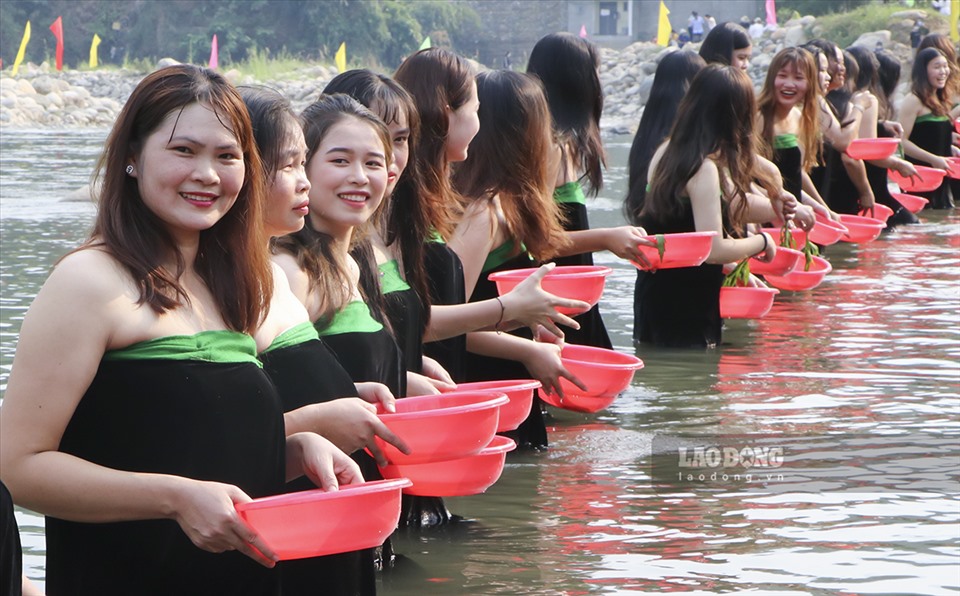 Ngày 9.4 năm nay, lần đầu tiên Lễ gội đầu được tái hiện trong chuỗi các hoạt động chuẩn bị cho Lễ hội Then Kin Pang được tỉnh Lai Châu tổ chức từ ngày