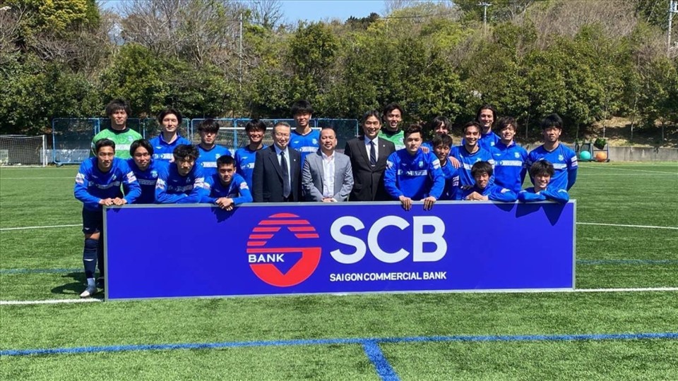 Chủ tịch đội Sài Gòn, ông Trần Hòa Bình đã sang thăm đội Azul Claro Numazu để thúc đẩy hơn nữa mối quan hệ hợp tác giữa 2 đội bóng. Ảnh: NVCC