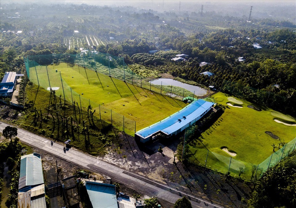 Toàn cảnh Dự án Sân tập Golf và dịch vụ giải trí thể thao Mekong Golf do Công ty Cổ phần Đầu tư Mekong Golf làm chủ đầu tư tại ấp Nhơn Khánh, xã Nhơn Nghĩa, huyện Phong Điền (TP Cần Thơ). Ảnh: BT