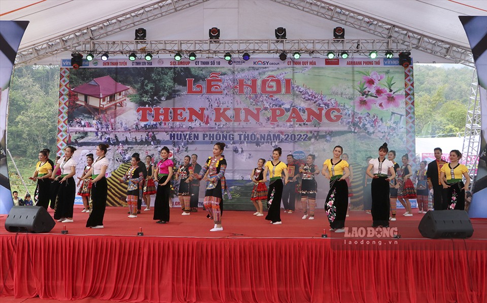 Lễ hội Then Kin Pang là hoạt động văn hóa, thể thao và du lịch được tổ chức vào dịp 10.3 (âm lịch) hàng năm và được ví như linh hồn của người Thái ở huyện Phong Thổ, tỉnh Lai Châu.